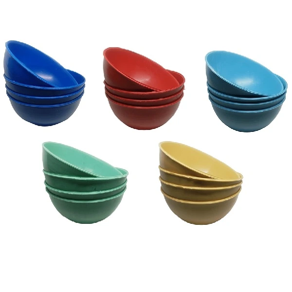 Pack de 4 dulceras plásticas de 16oz sin tapa en colores surtidos mostrando capacidad